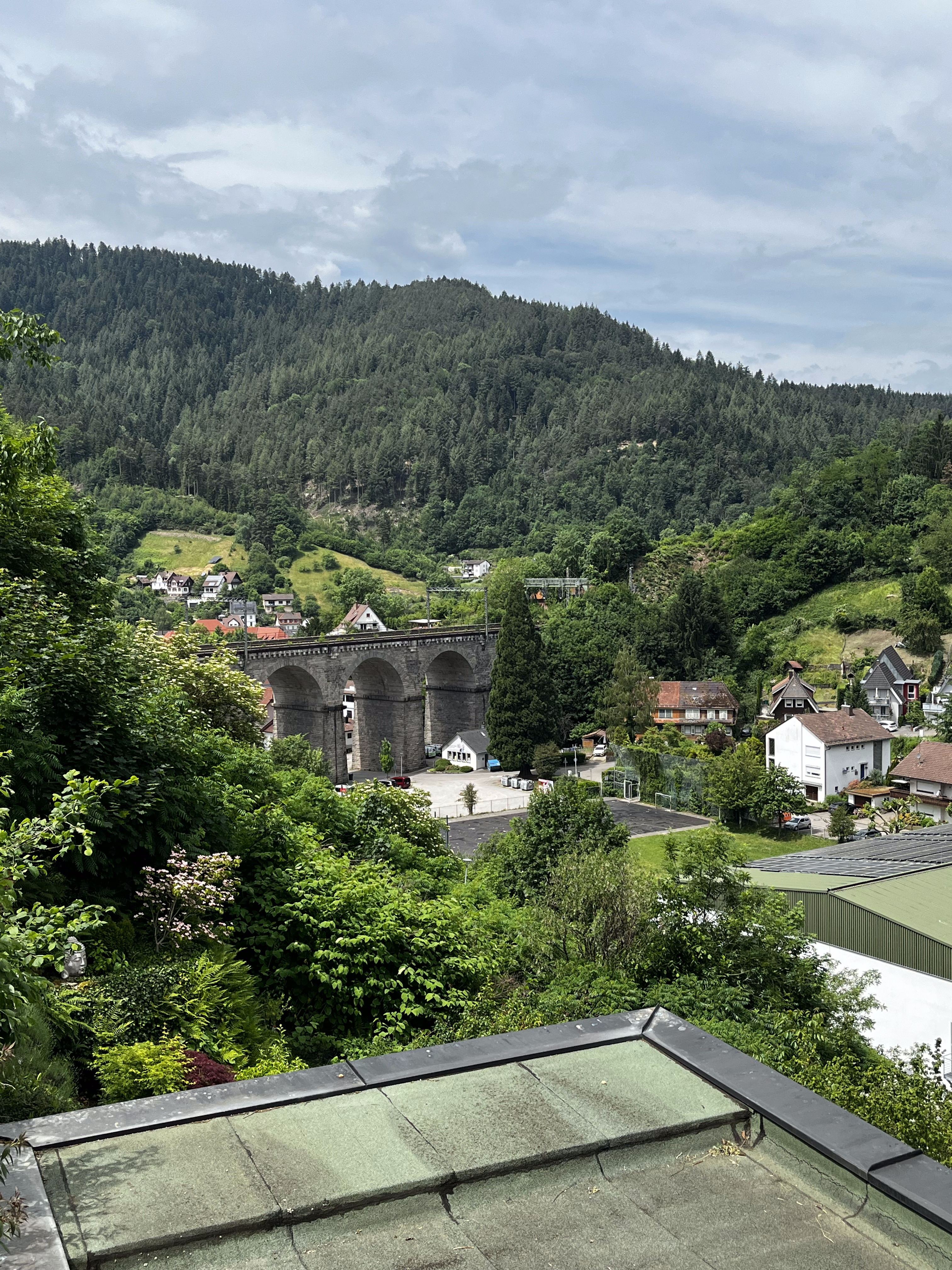 Blick auf das Viadukt von der Terrasse